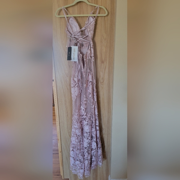 Lace Aplique Deep V Neck Trumpet Gown, size 6, Prom dress - Picture 10 of 16